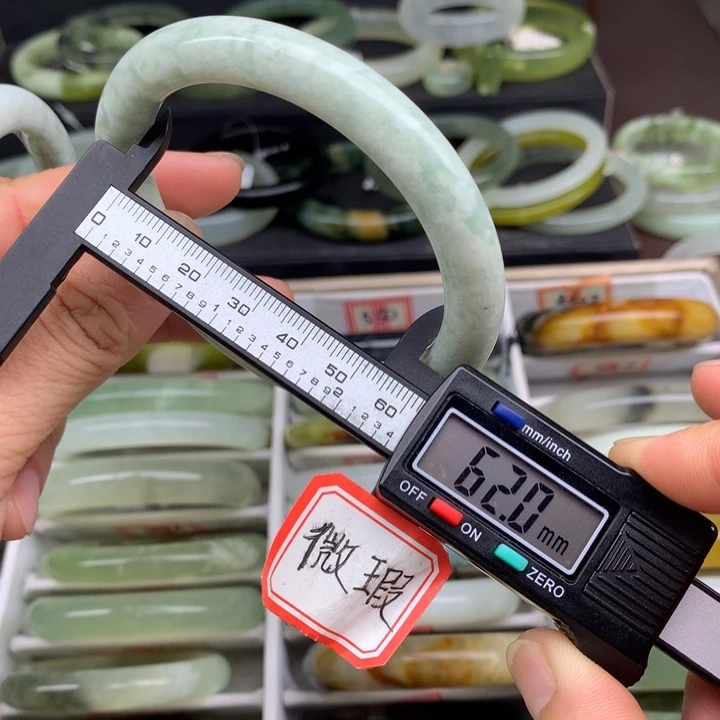 蛇纹石玉未镶嵌手镯530