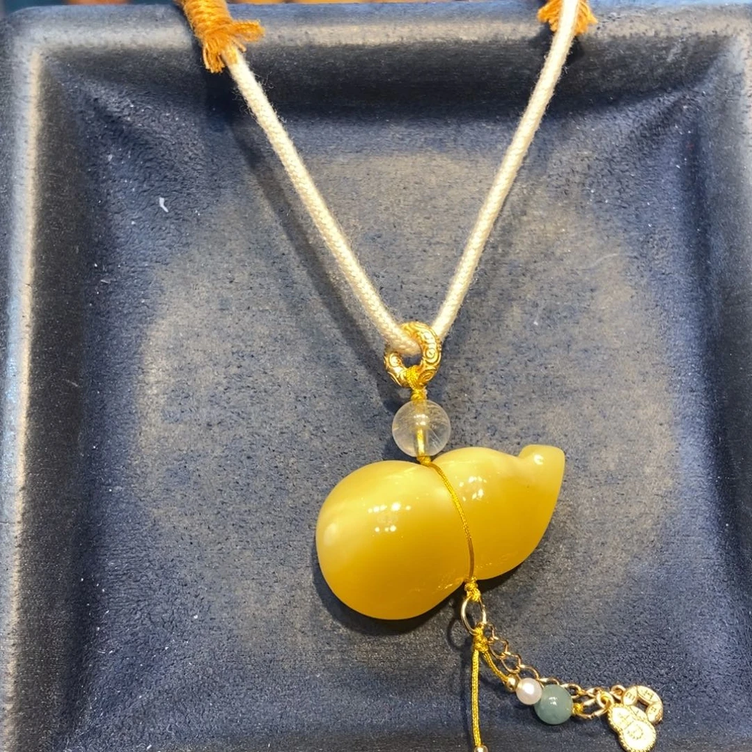 琥珀未镶嵌颈饰蜜蜡