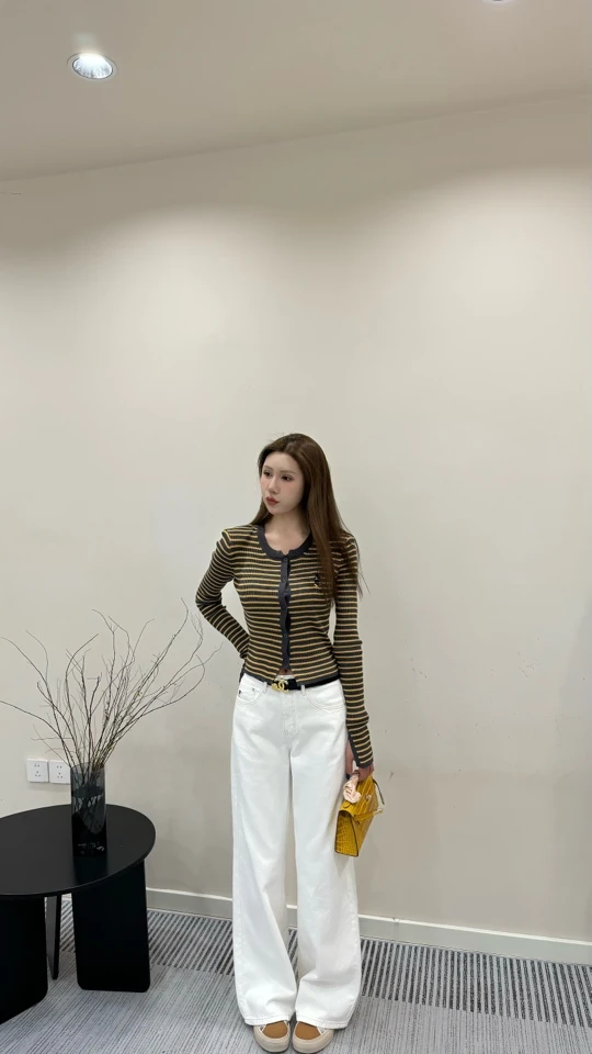 FW2025春季白色暗纹直筒拖地裤