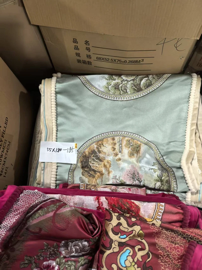 《厚广家》3楼55×180青色绣花加厚沙发垫套 发1个不同花 背面不加绒