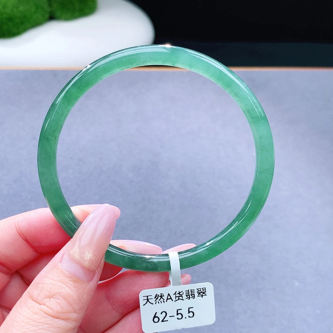 未镶嵌手镯（圆镯）翡翠