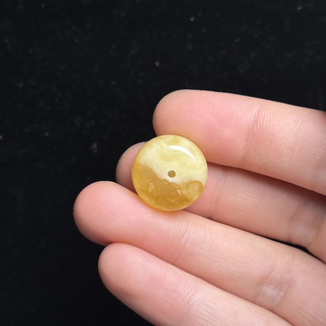 Y5249天然原矿蜜蜡 鸡油黄飘花墩子 16.8*10.8mm抖音基地质检发货