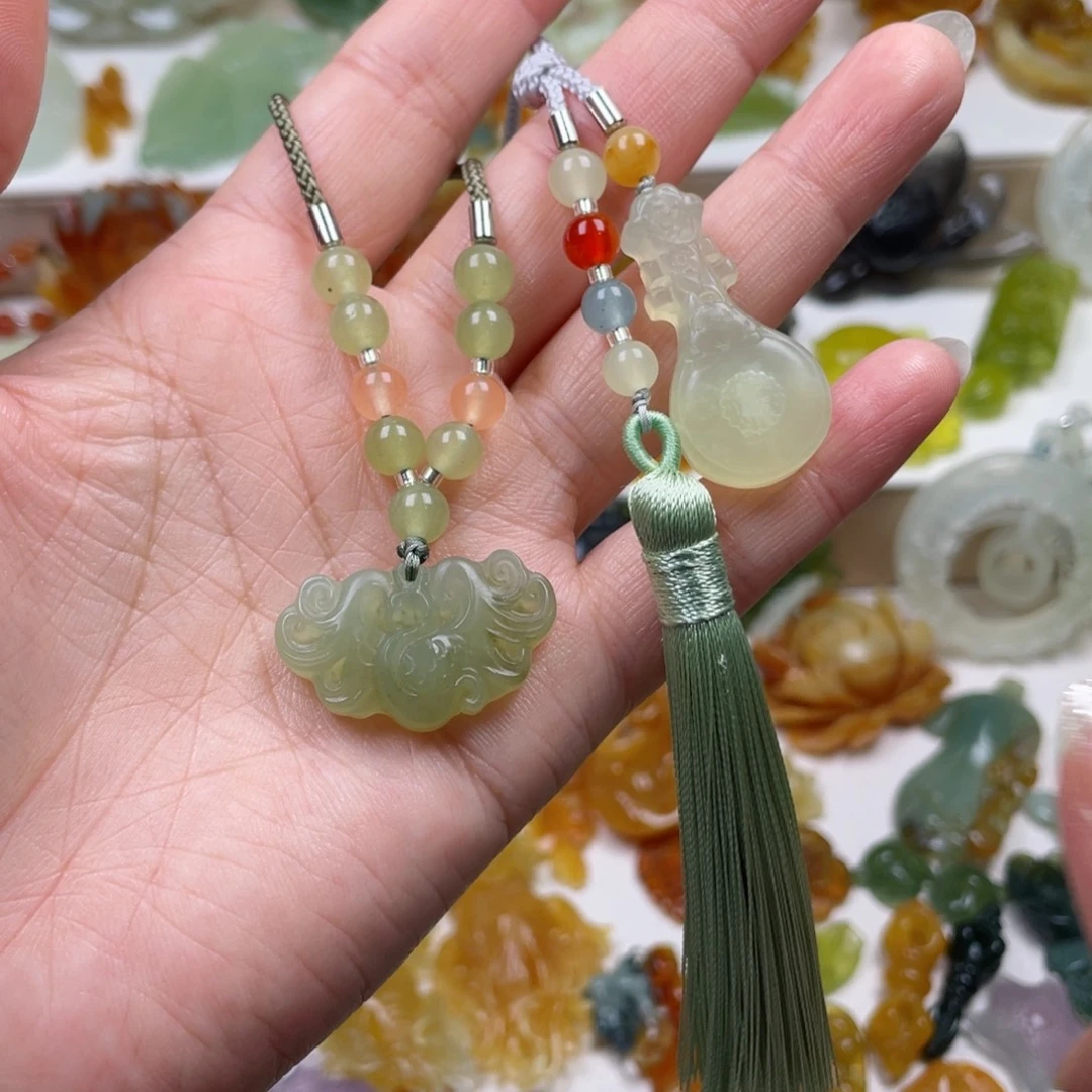 蛇纹石玉未镶嵌颈饰