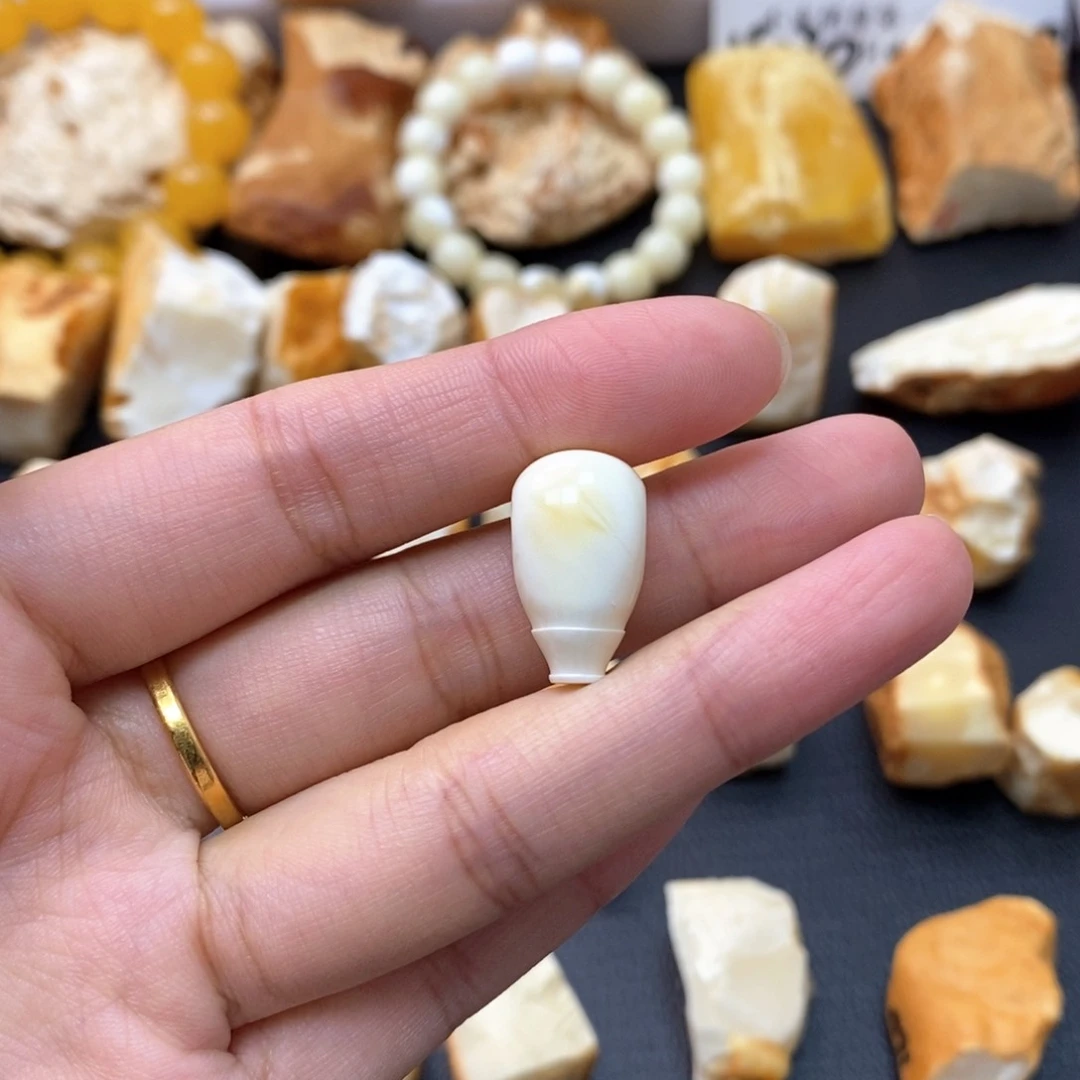 定制琥珀未镶嵌蜜蜡