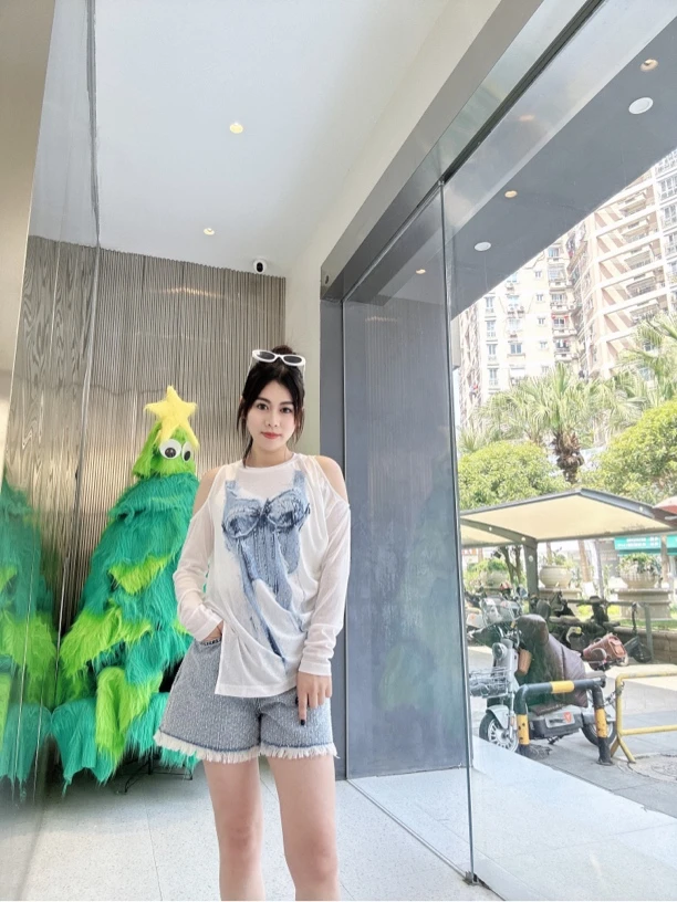 设计师款钻钻牛仔短裤