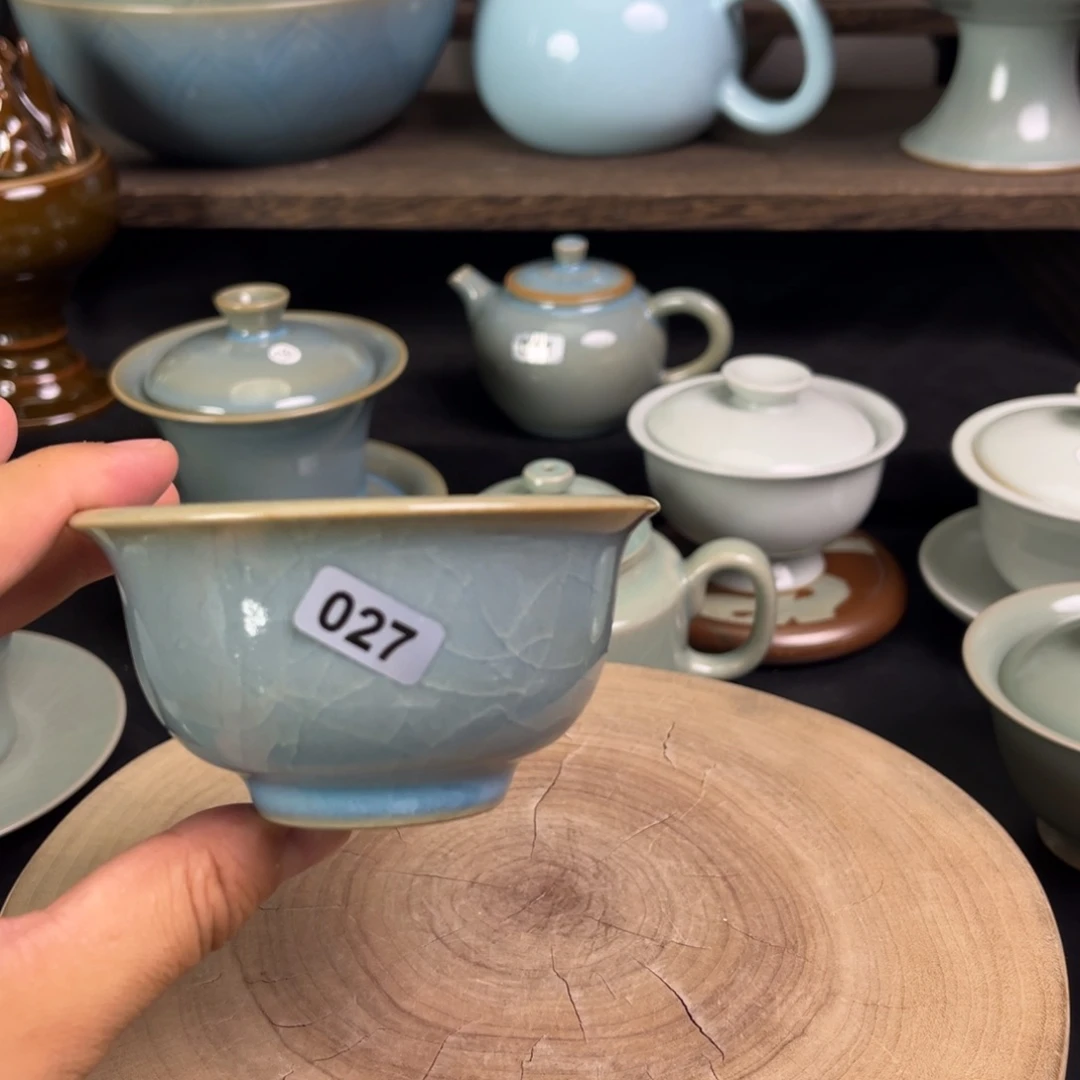【闪购商品】压手杯天蓝微瑕汝瓷
