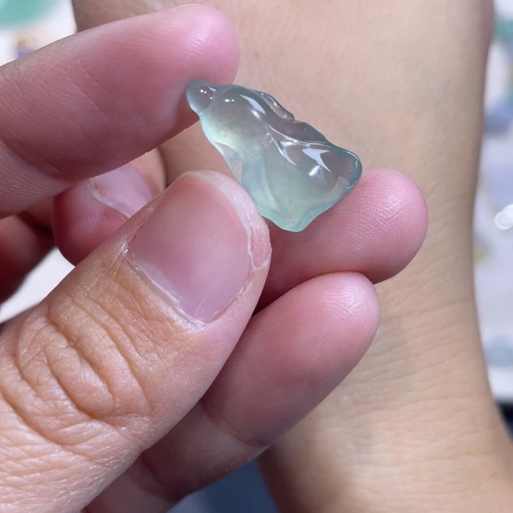 翡翠未镶嵌颈饰白菜