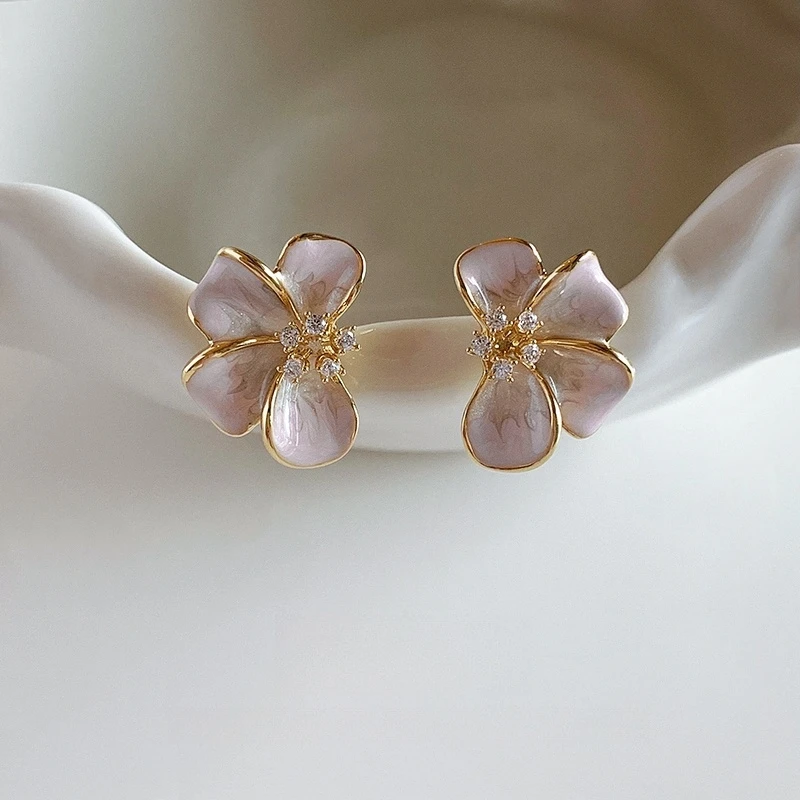 铜合金耳饰 法式高级感粉色花朵耳钉轻奢小众高级感甜美百搭耳饰