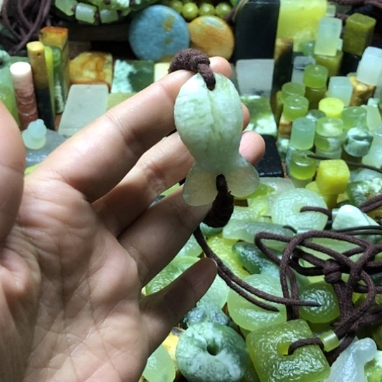 未镶嵌岫玉吊坠岫