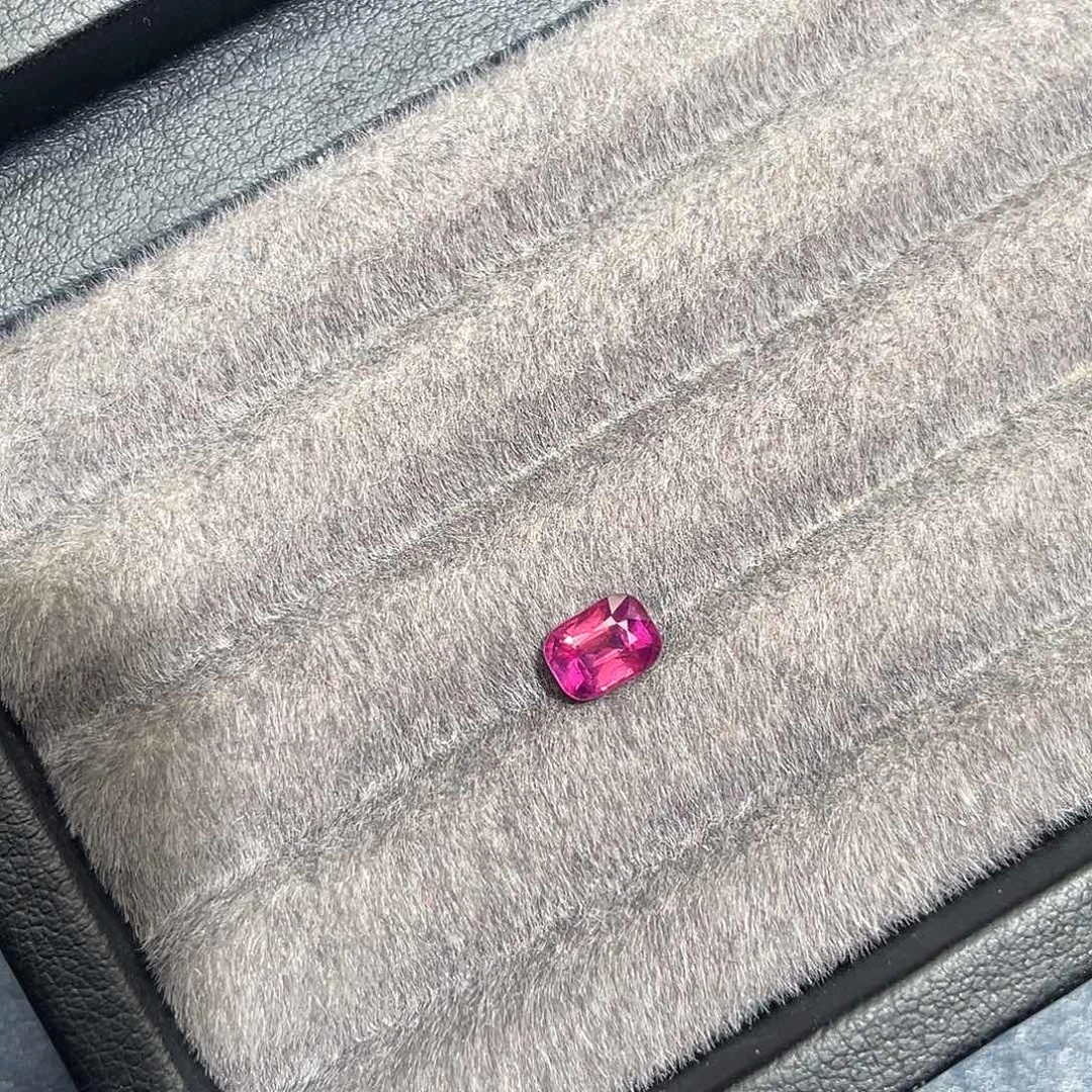 彩色蓝宝石裸石1.06ct紫罗兰 特价