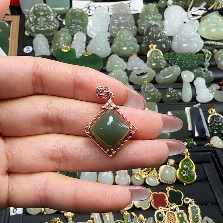 和田玉合金吊坠(赠链)