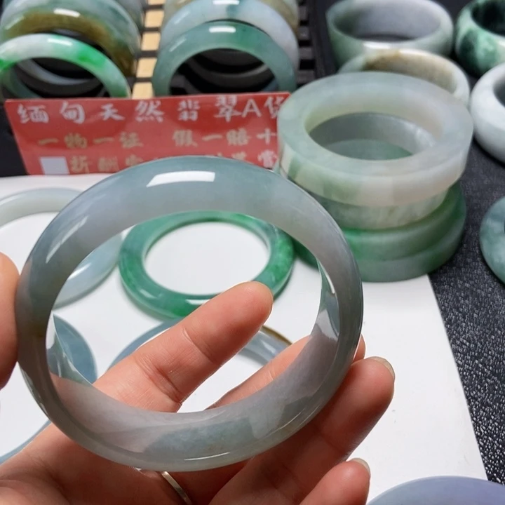 翡翠手镯未镶嵌翡翠手镯A货35号61宽版微瑕