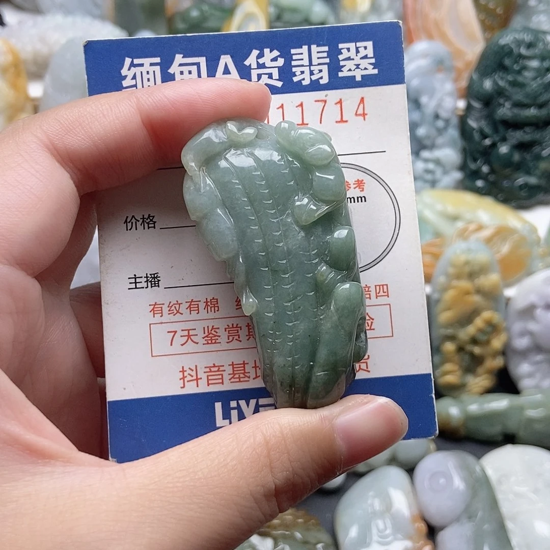 翡翠未镶嵌颈饰翡翠