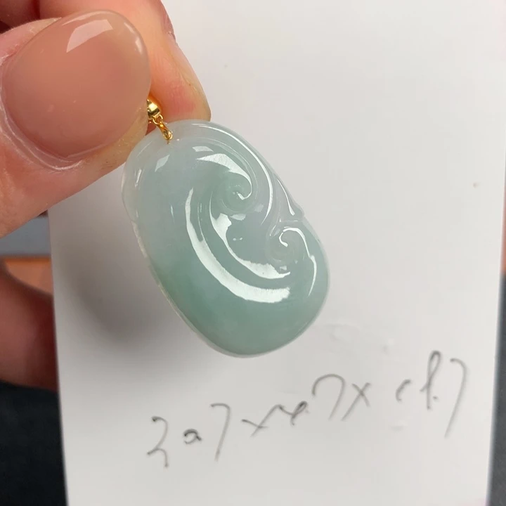 翡翠18K金镶嵌颈饰如意