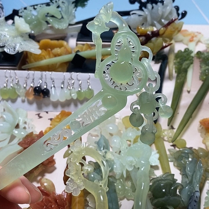春***丽蛇纹石玉合金发簪