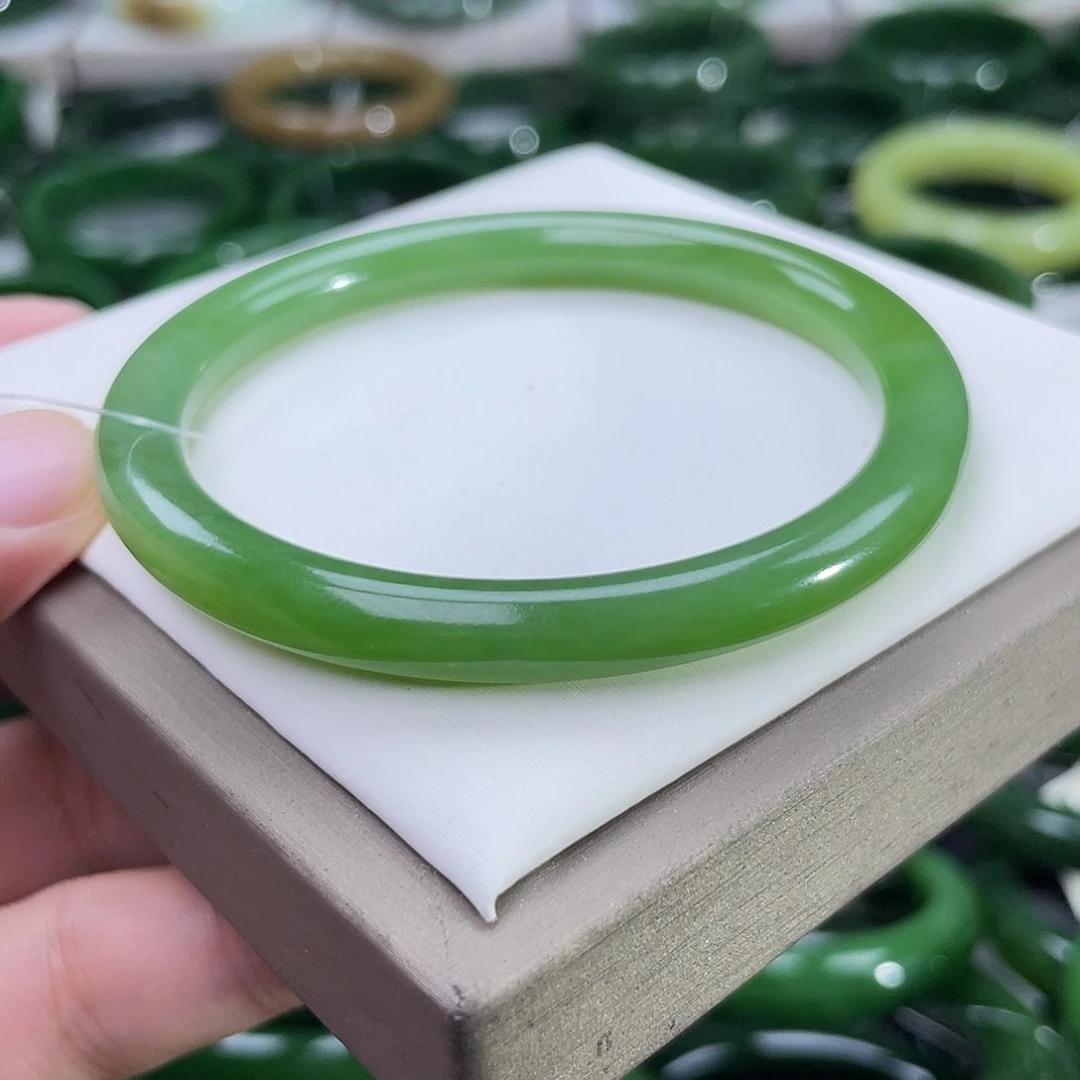 和田玉（碧玉）手镯未镶嵌好**女