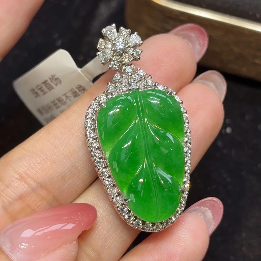 翡翠18K金镶嵌颈饰天然缅甸翡翠