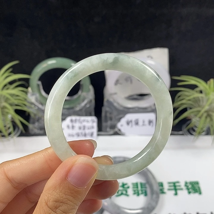 未镶嵌手镯翡翠80号。 46.5圈