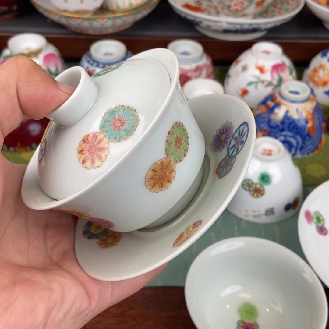 青*陶瓷的的设计师是