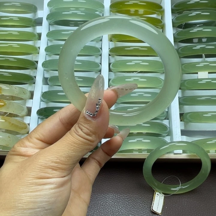 露***珠未镶嵌蛇纹石玉手镯