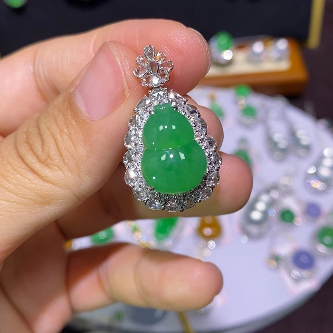 【闪购商品】颈饰18K金镶嵌翡翠