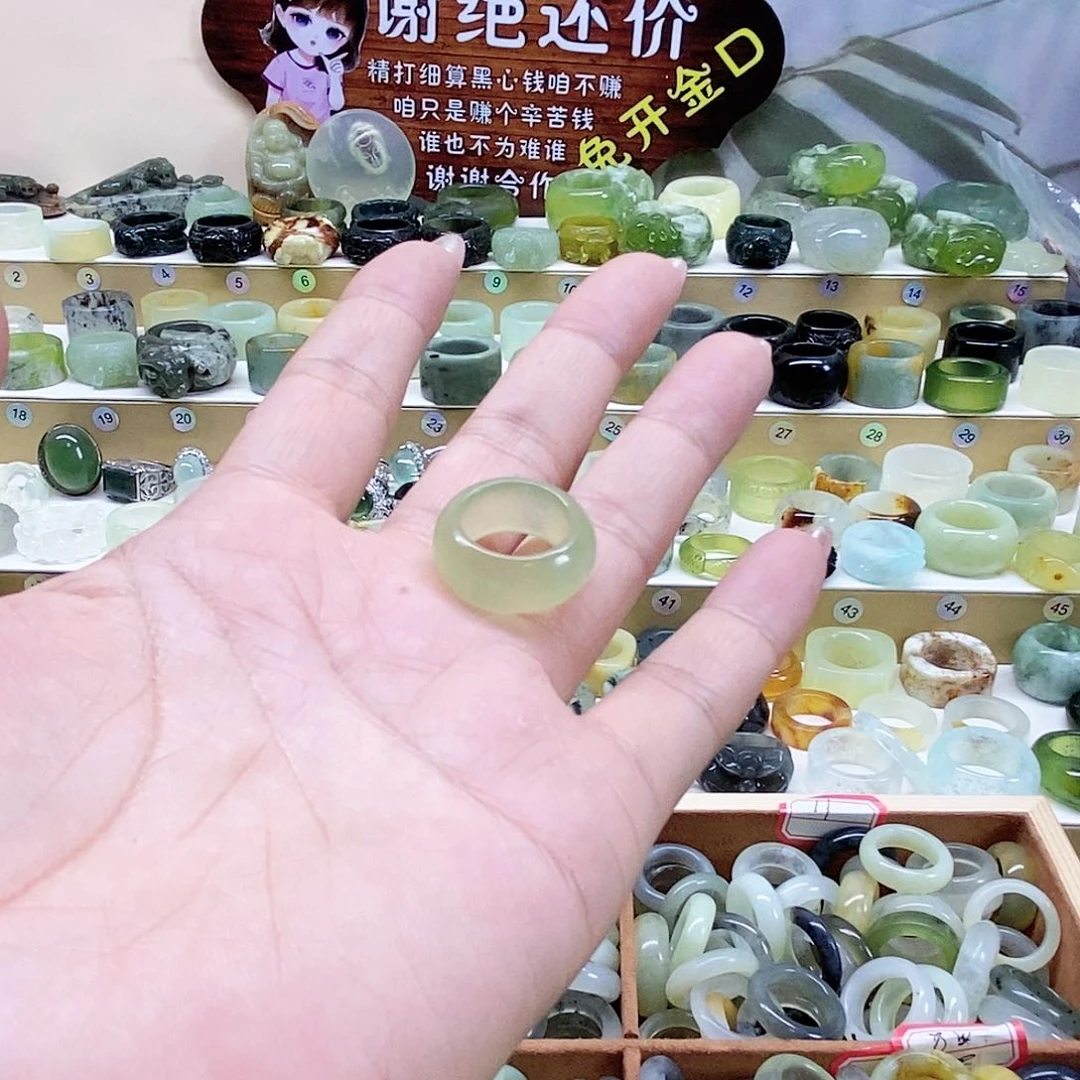 岫玉戒指玉石未镶嵌?***君