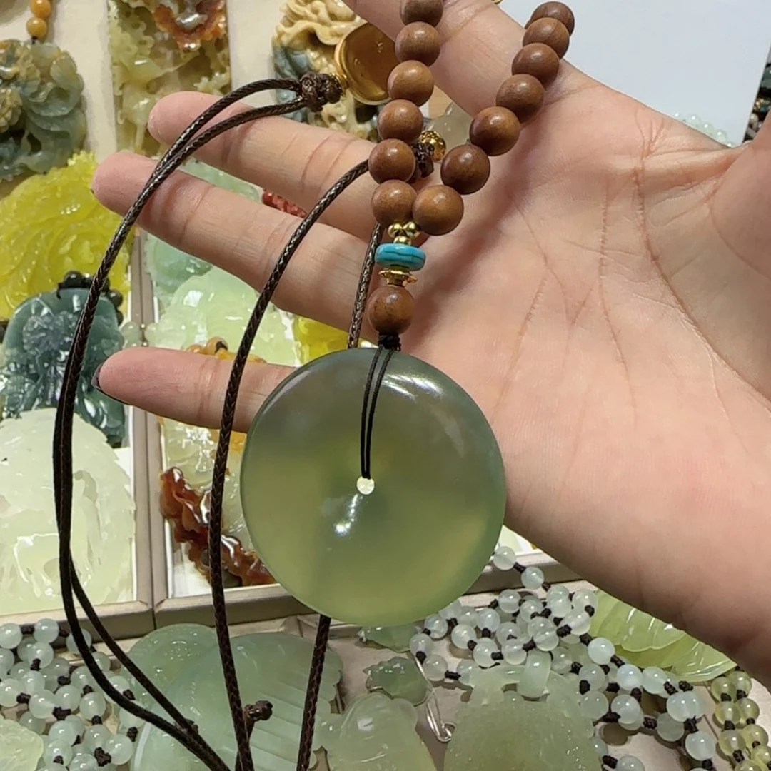 未镶嵌蛇纹石玉吊坠