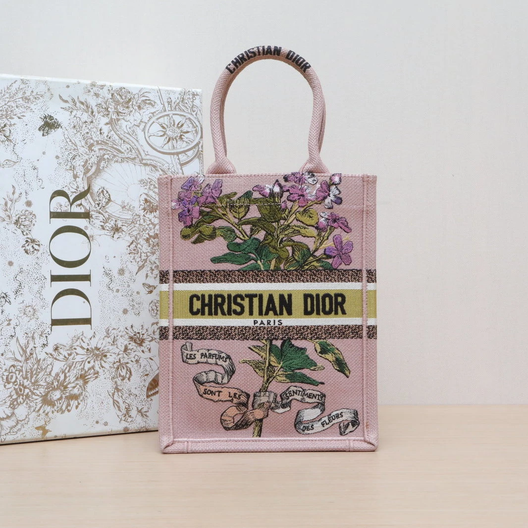95新 DIOR/迪奥 花花 粉色帆布 2020 Book Tote 竖版 花卉刺绣