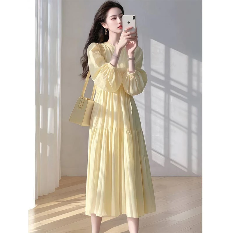 2025年春秋季新款纯色小众设计感连衣裙女小个子休闲百搭洋气裙子