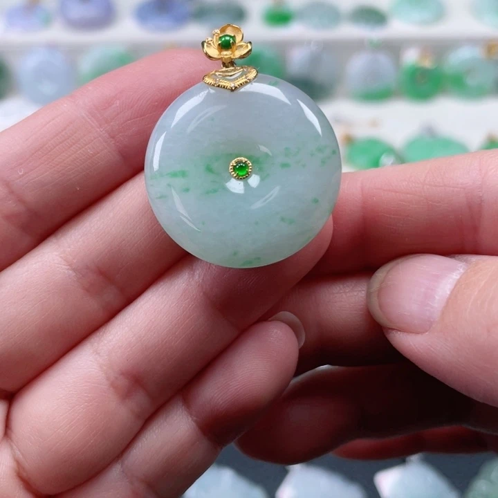 颈饰未镶嵌翡翠平安扣