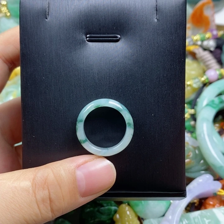 翡翠吊坠(赠链)未镶嵌