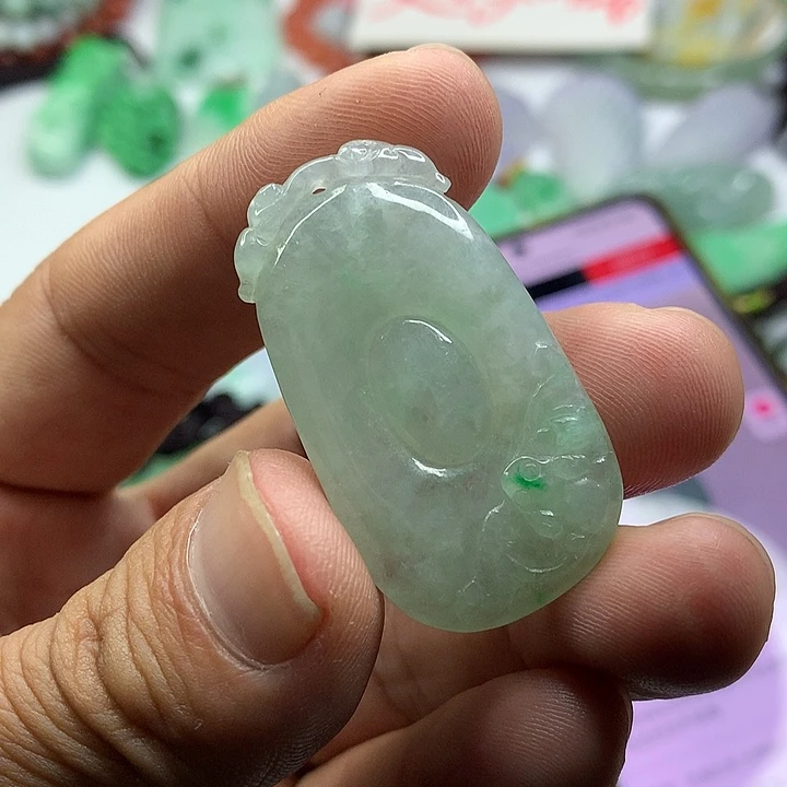 翡翠未镶嵌吊坠(赠链)