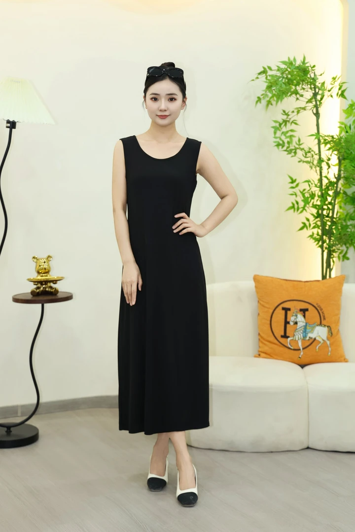2025夏季新款时尚百搭垂感长款高级感显瘦连衣裙70203