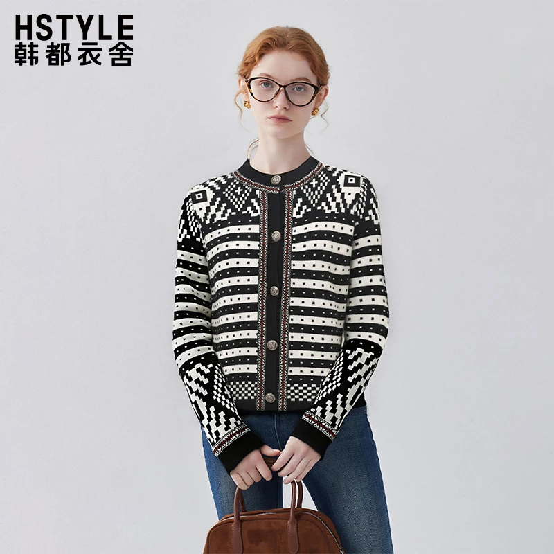 韩都衣舍圆领条纹几何图形针织开衫女复古设计感小众时尚软糯毛衣