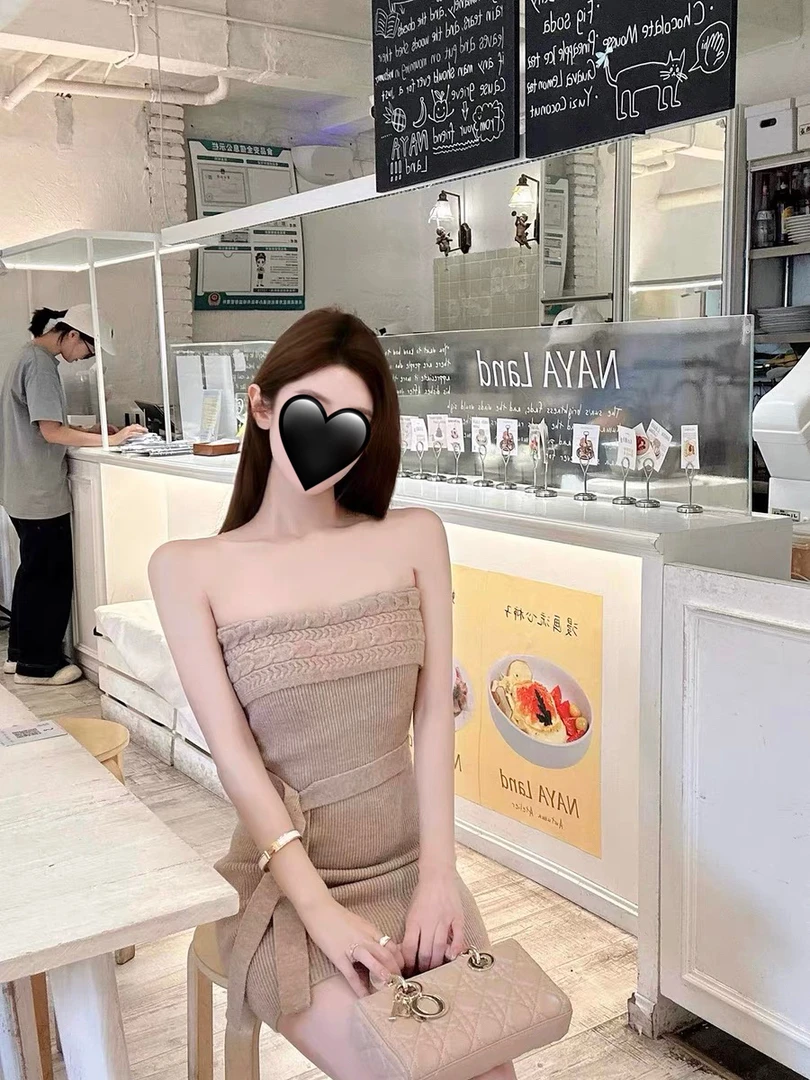 气质轻熟法式百搭小众抹胸裙女早秋时尚设计感收腰显瘦性感连衣裙