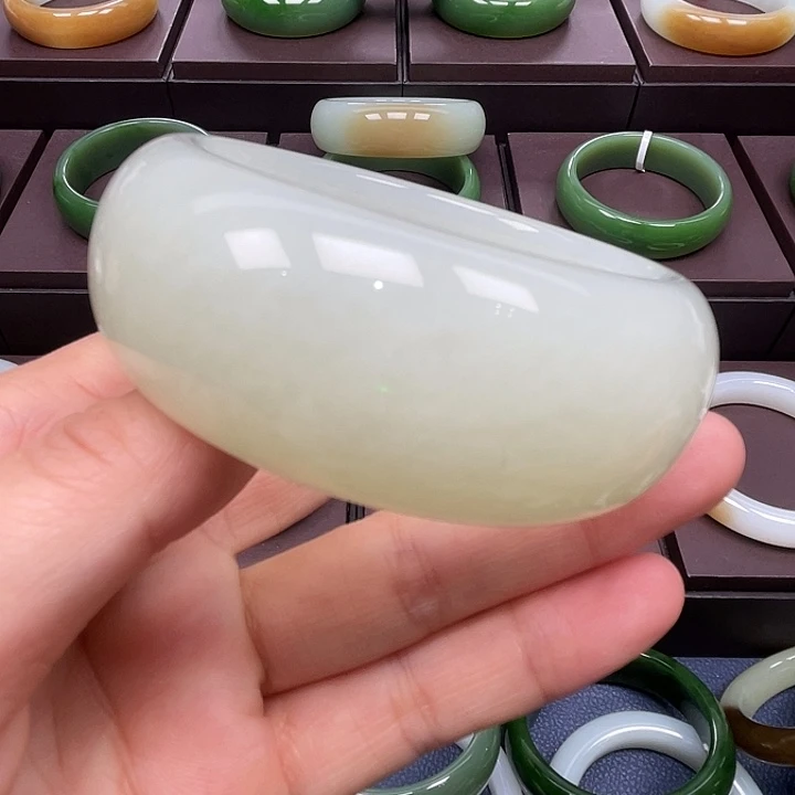 和田玉未镶嵌手镯