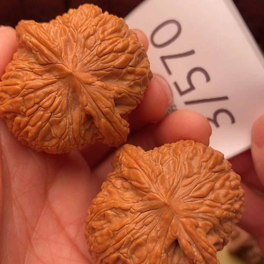 文玩核桃把件42绣球