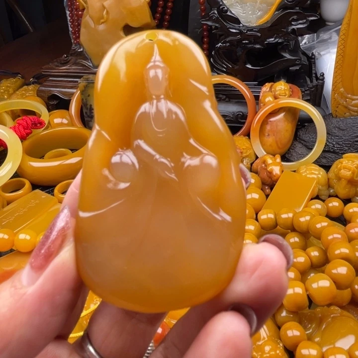 未镶嵌石英质玉（黄龙玉）颈饰