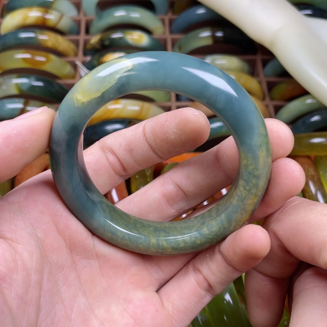 蛇纹石玉未镶嵌手镯