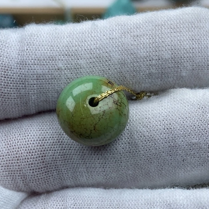 绿松石未镶嵌颈饰