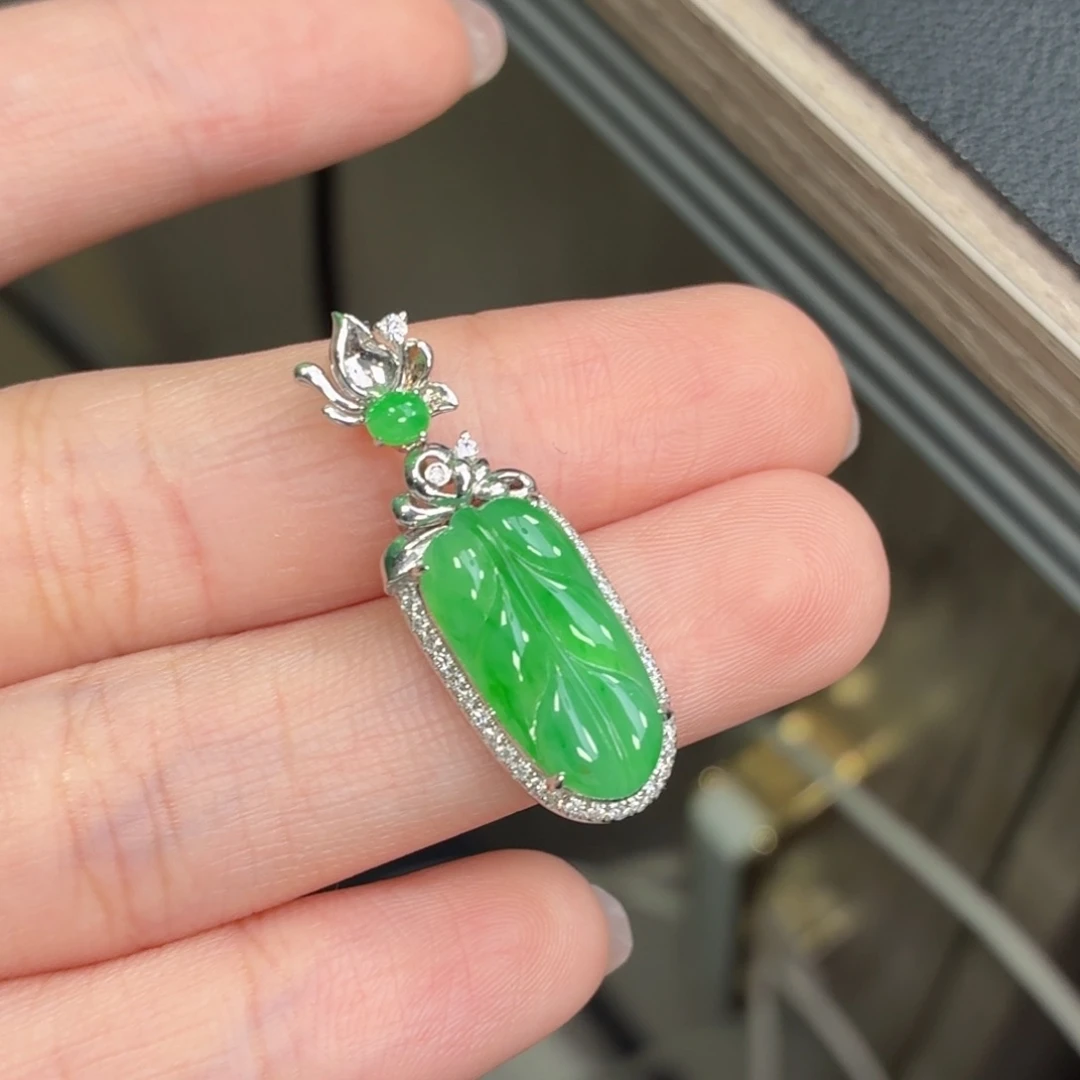 翡翠18K金镶嵌颈饰