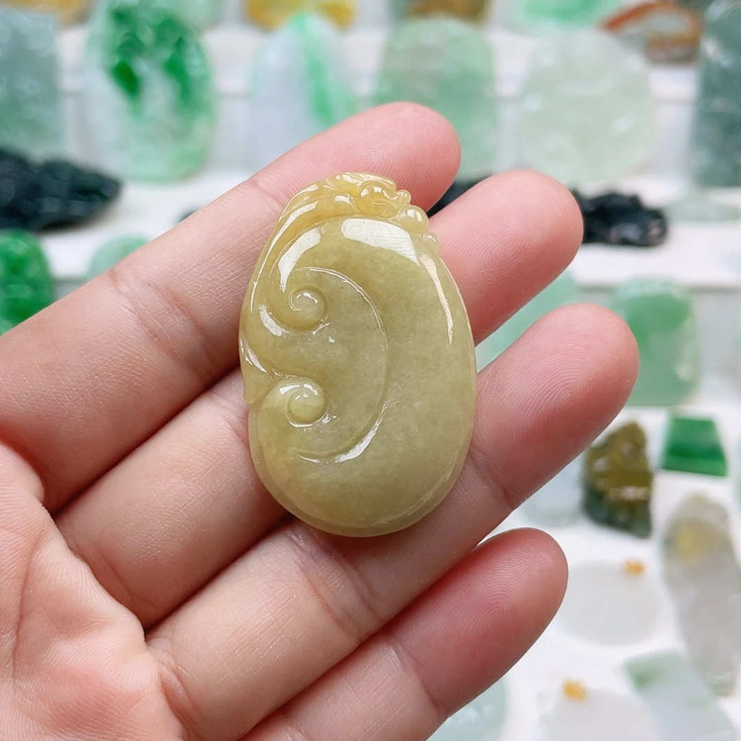 翡翠颈饰未镶嵌如意