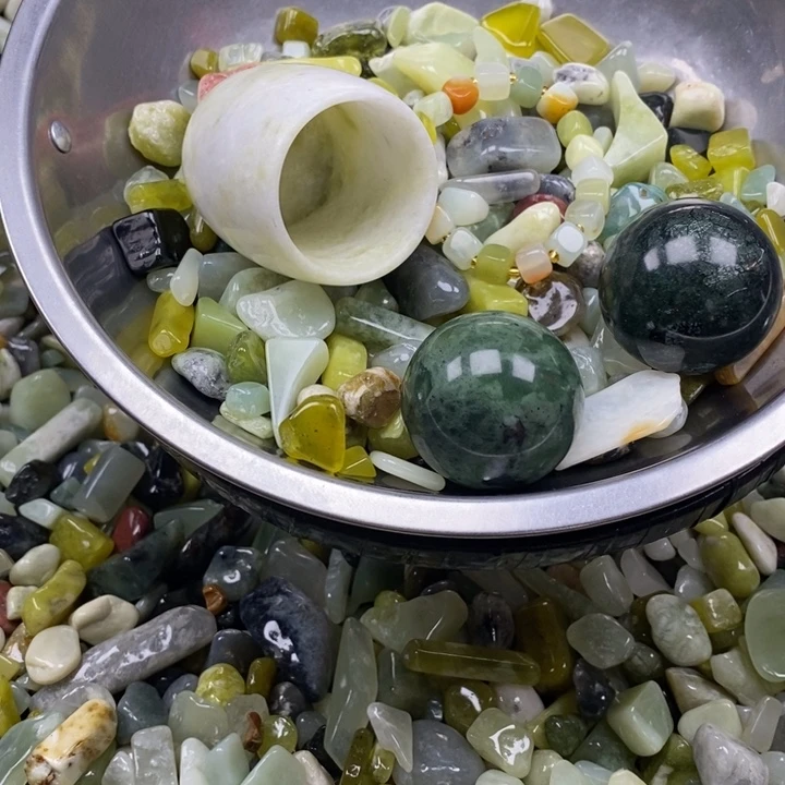 蛇纹石玉鱼缸石未镶嵌