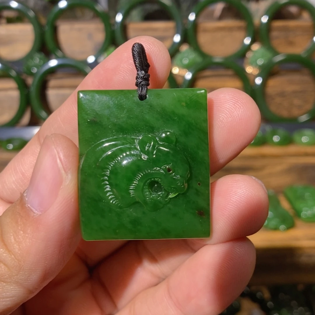 【闪购商品】吊坠(不含链)未镶嵌和田玉俄七红皮老料老虎