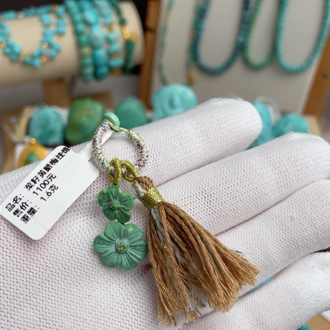 未镶嵌绿松石菜籽黄腊梅花挂件