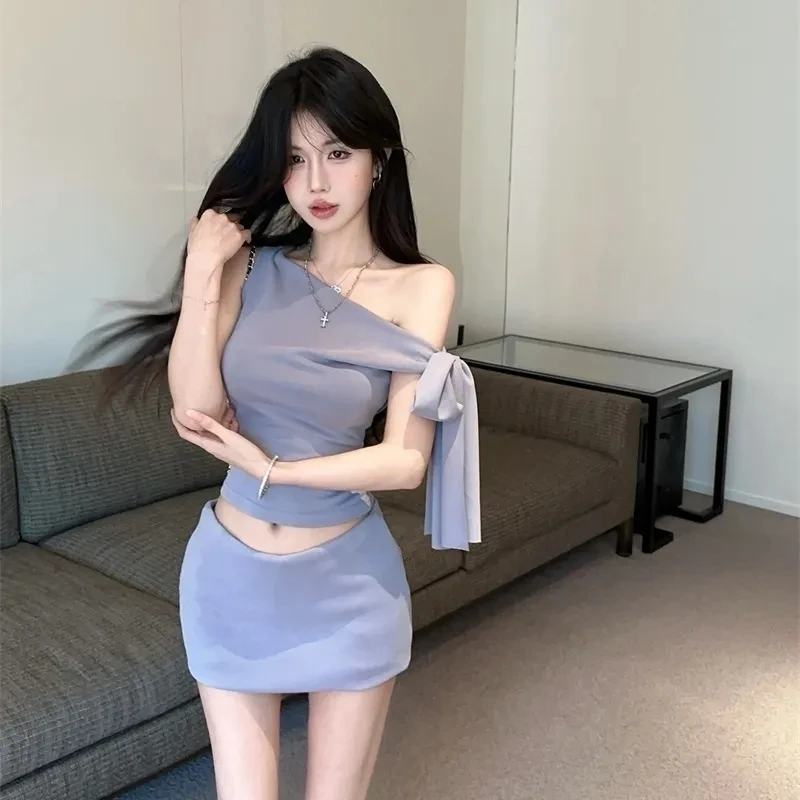 ins两件套性感辣妹斜肩绑带不规则露肩上衣+设计感短裙套装裙女夏