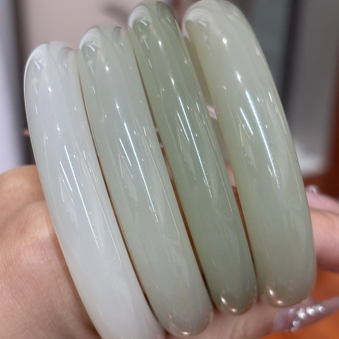 092631YQ 和田玉青海料晴水手镯多样性发其一