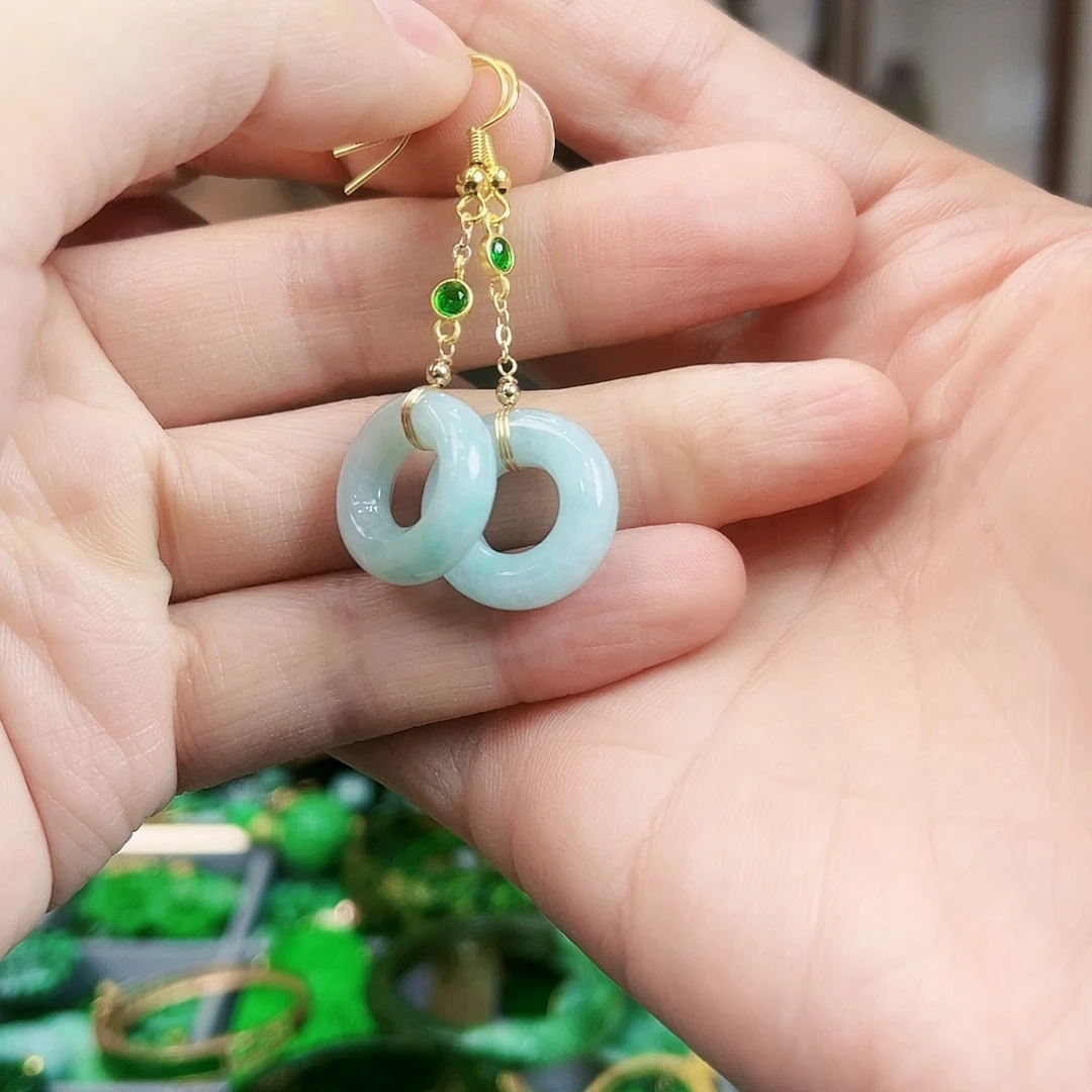 翡翠颈饰未镶嵌耳饰