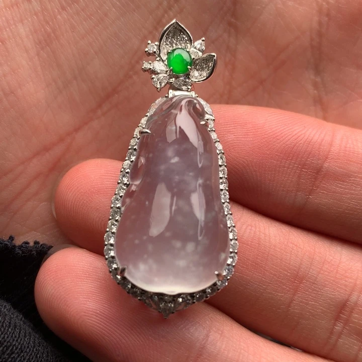 翡翠颈饰18K金镶嵌翡翠吊坠