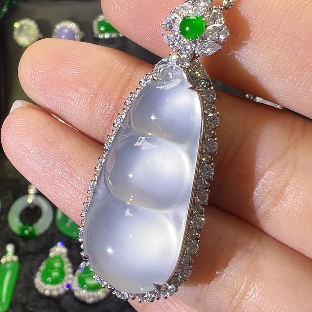 翡翠18K金镶嵌颈饰高冰福豆